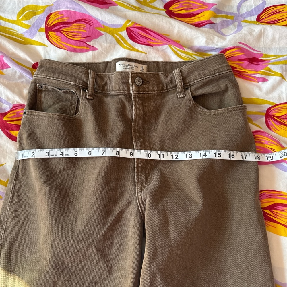 Abercrombie & Fitch Brown Straight Leg Women's Jeans - Picture 6 of 6